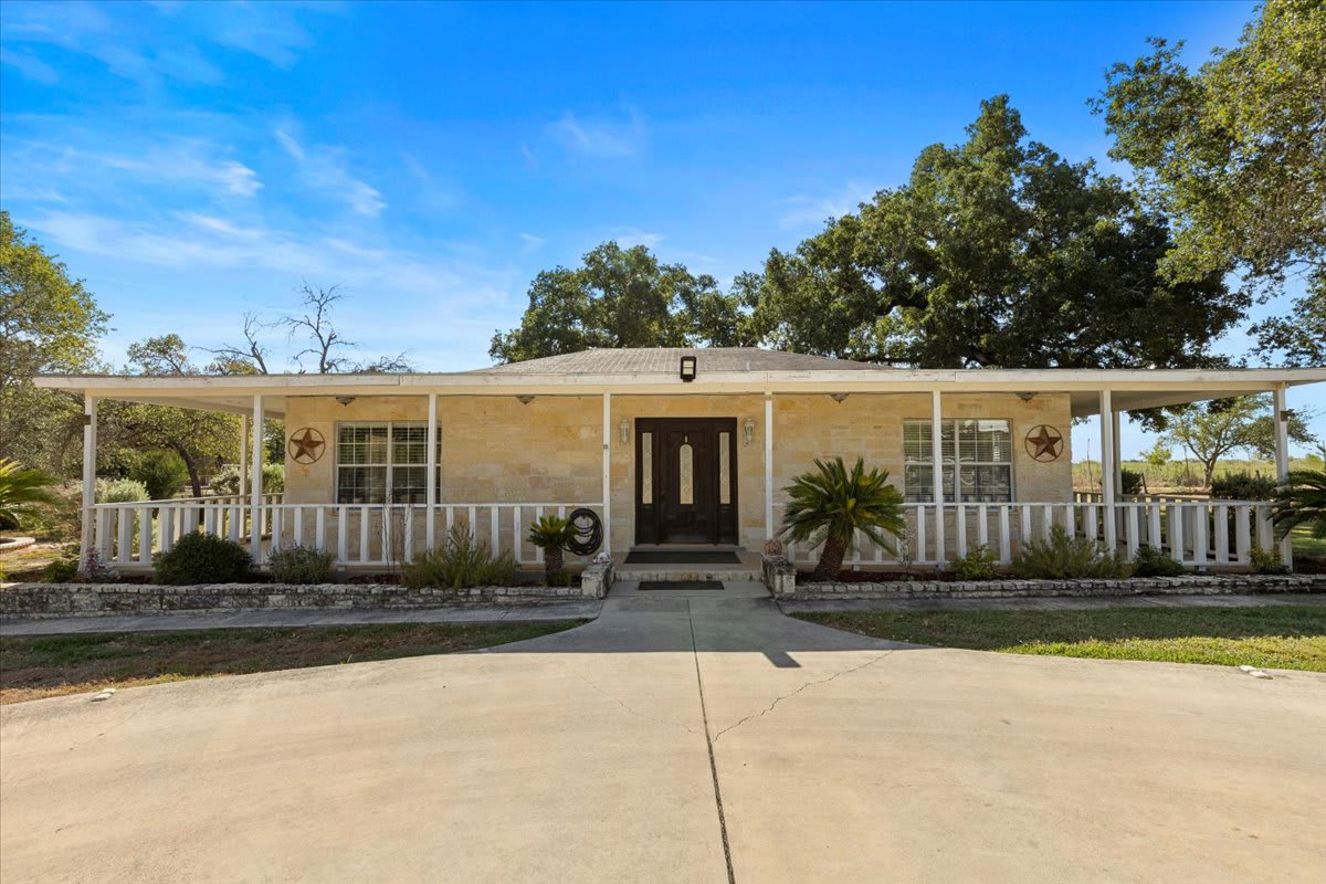 front of house view multi-generational home near San Antonio TX
225 ridgeview drive Pleasanton Texas